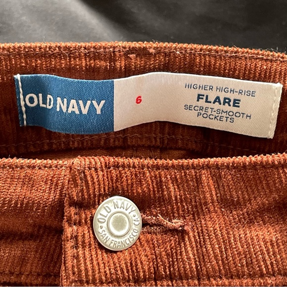 Old Navy Higher High-Rise Corduroy Flares in Rust Brown - Size 6 - Picture 10 of 12